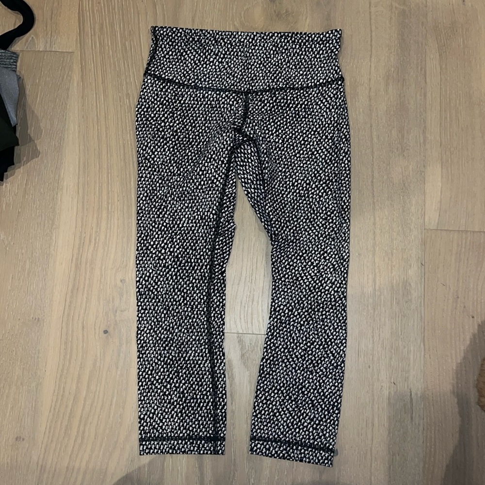 Lululemon wunder under 21 inch crop leggings. Size 4